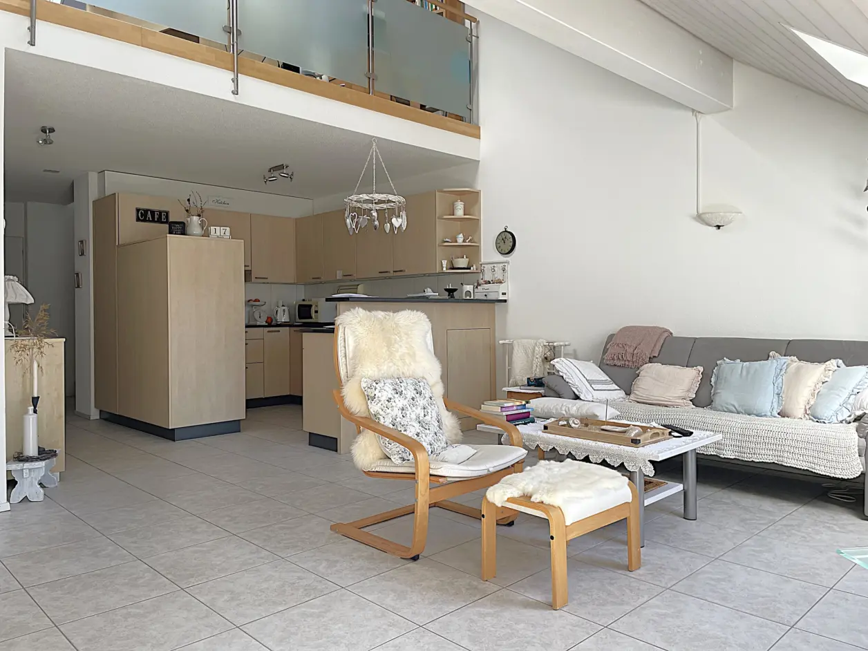 Wohnzimmer gegen Kueche